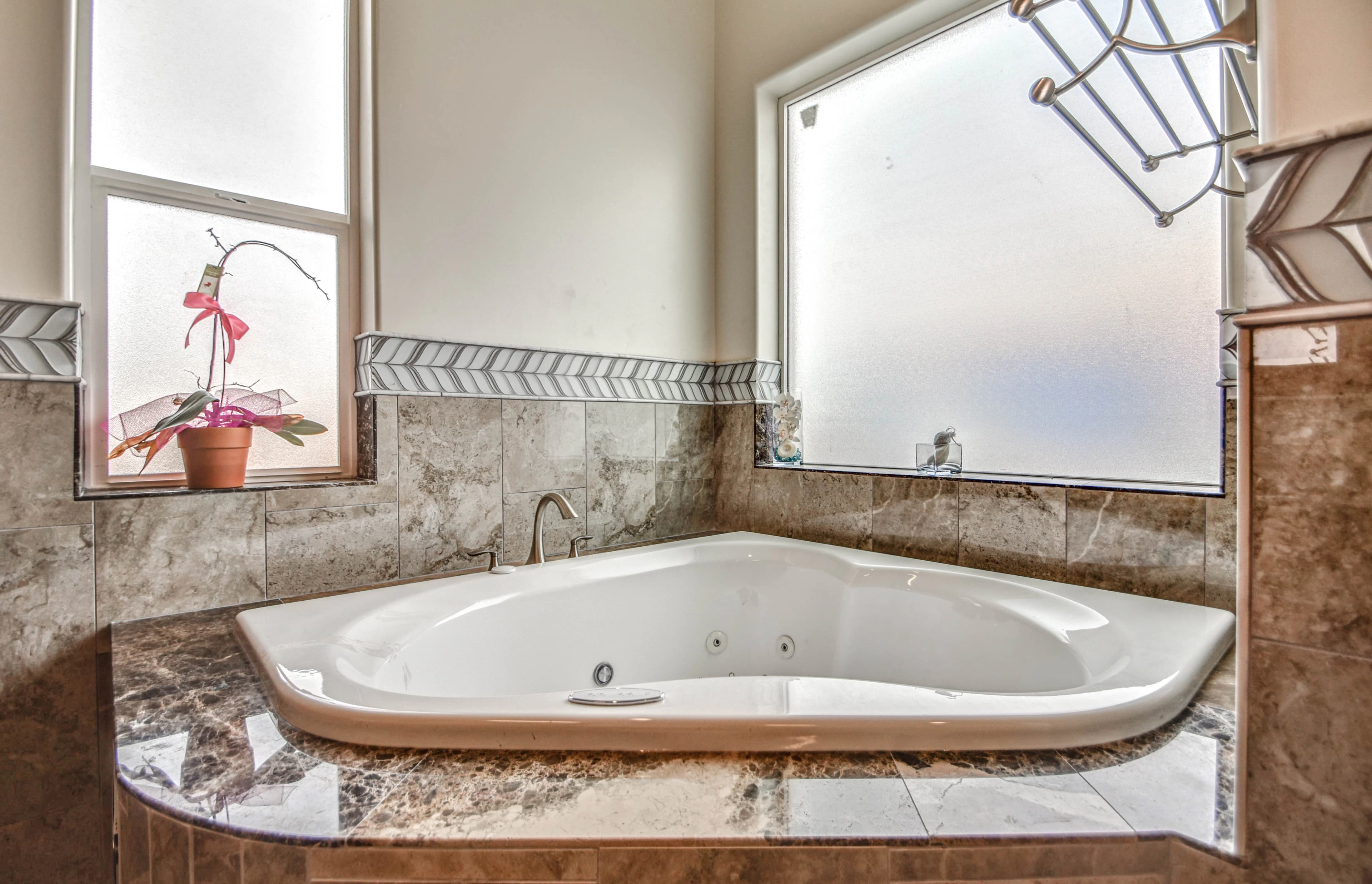 MASTER BATH 3.jpg